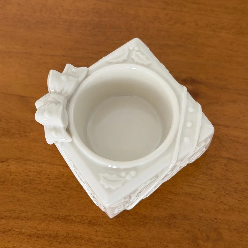 Lenox Yuletide Glowlights Tea Candle Holder-Ivory Porcelian Gift Box With Bow 🎀